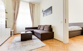 Apartment Hálkova 5